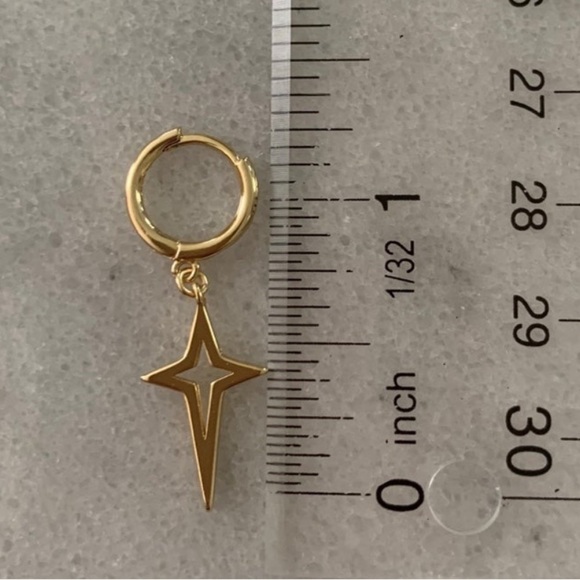 Gold Star Dangle Huggie Hoop Earrings Brand New - Picture 2 of 4